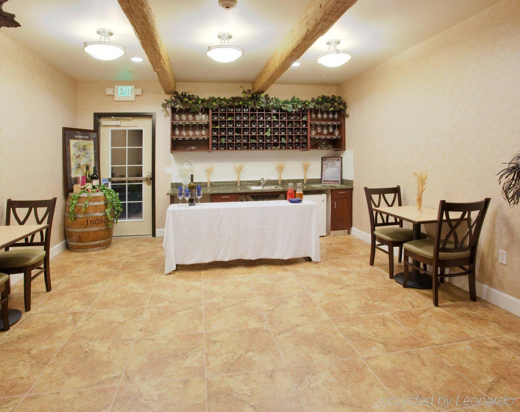 Holiday Inn Express Lodi By Ihg Экстерьер фото
